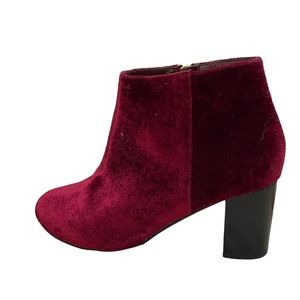 NWOT Bella Vita burgundy velvet ankle boots Extra Wide Width